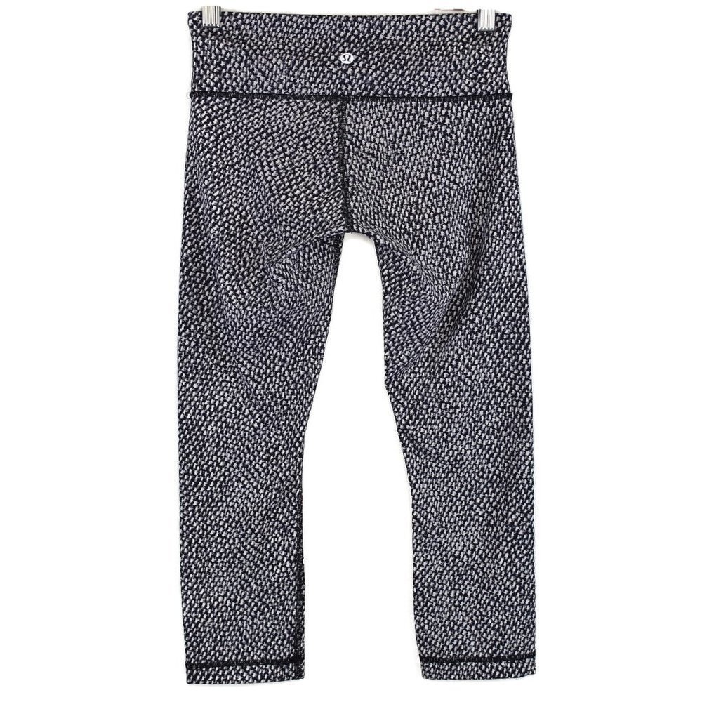 lululemon Wunder Under Crop III Size 4 in Scatter Star Arctic Grey & Black